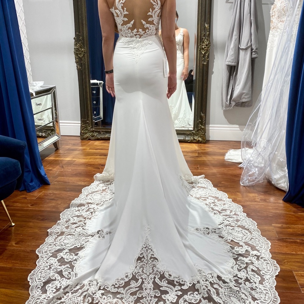 Pronovias Erandi Wedding Gown - Size 8